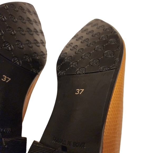 Viina Pointy Toe Flats - Picture 11 of 11